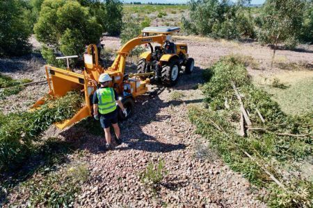 12 XPC PTO Handfed Wood chipper 2
